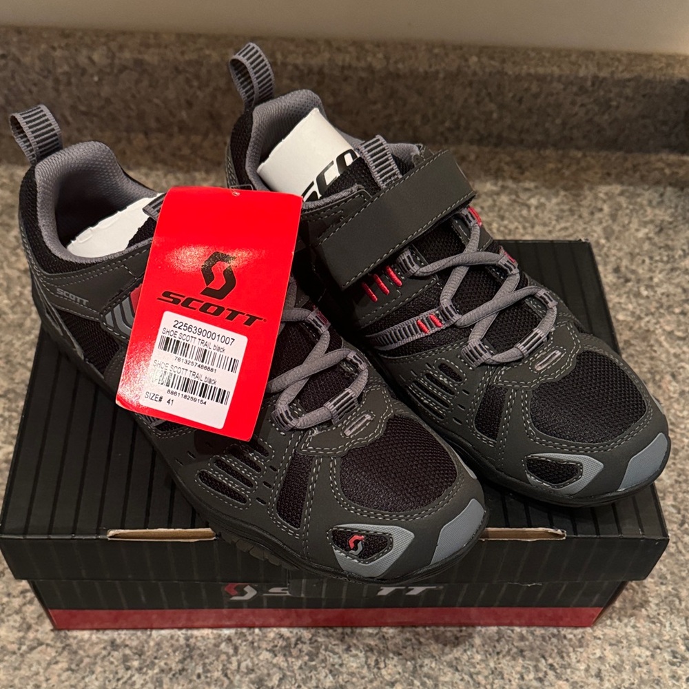 Scott Men’s Bike Trail Black Shoes with Red Accents EU41/US8